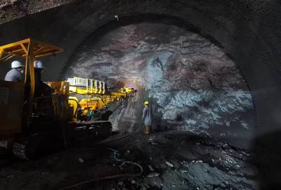 渝萬高鐵建設再傳捷報！萬州段首座八公里級長隧道提前貫通，國產大型機械顯神威